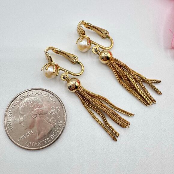 Vintage Faux Pearl And Tassel Clip On Earrings Gold Tone Chic Occasion Holiday - Picture 7 of 10